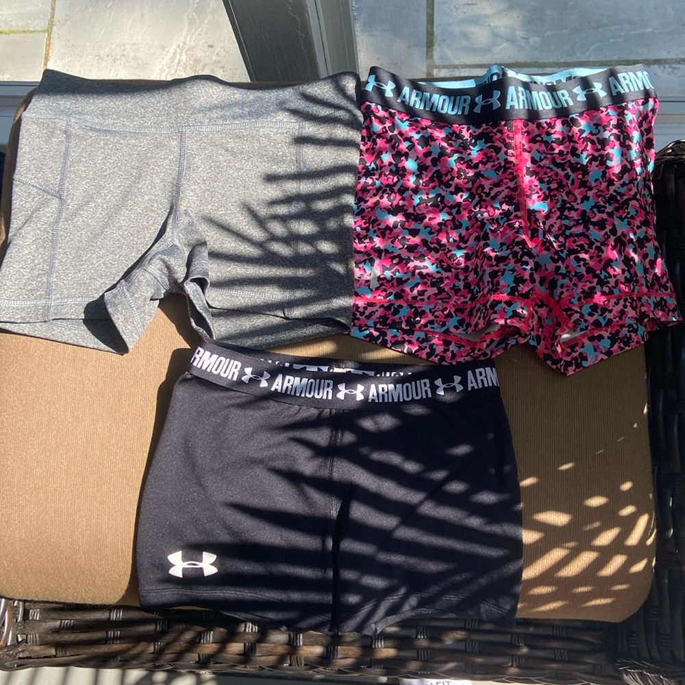 Lot of 3 spandex. Size XS. One Aeropostale two under armour.